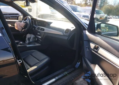 2013 Mercedes-Benz C 300 Luxury 4Matic/Sport 4Matic из США, поврежденный, VIN WDDGF8AB5DR296166